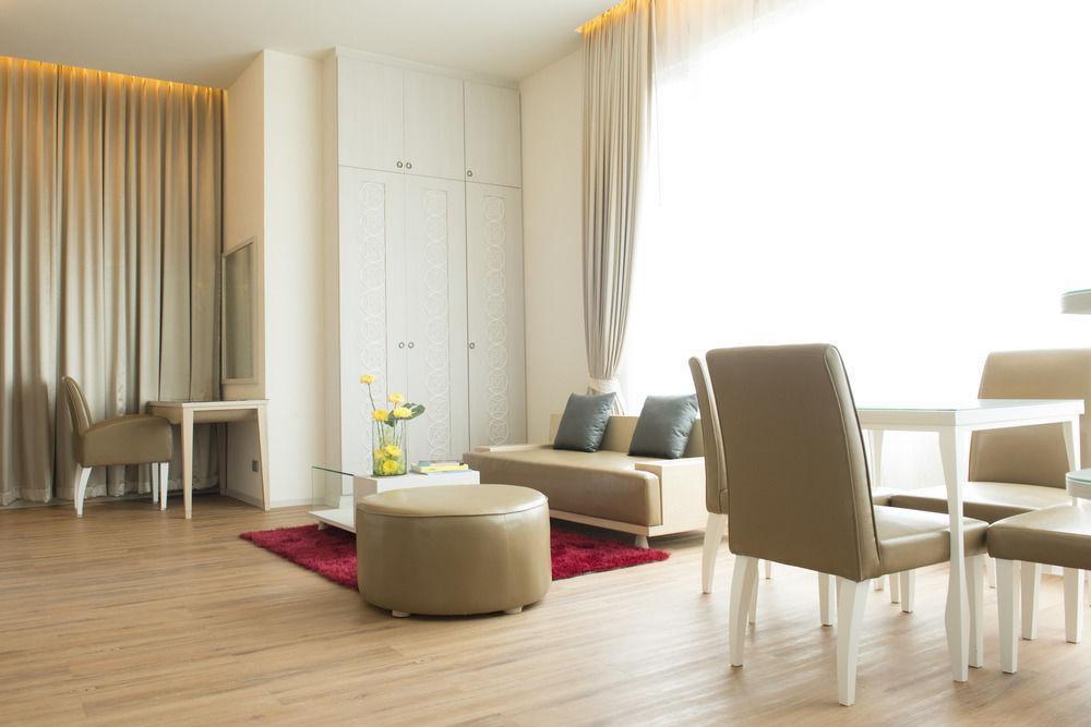 The Beverly Hills Hotel Nakhonratchasima Eksteriør billede