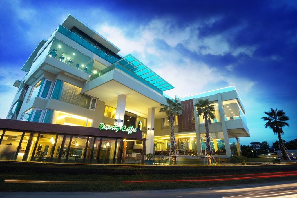 The Beverly Hills Hotel Nakhonratchasima Eksteriør billede