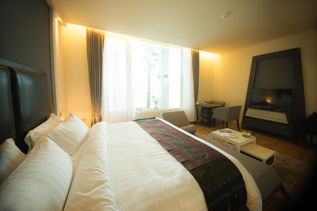 The Beverly Hills Hotel Nakhonratchasima Eksteriør billede
