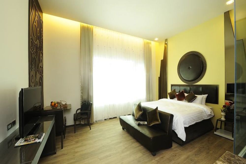 The Beverly Hills Hotel Nakhonratchasima Eksteriør billede