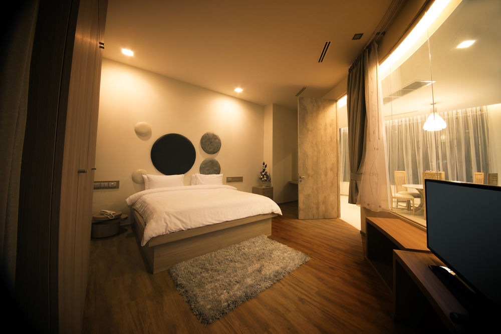 The Beverly Hills Hotel Nakhonratchasima Eksteriør billede