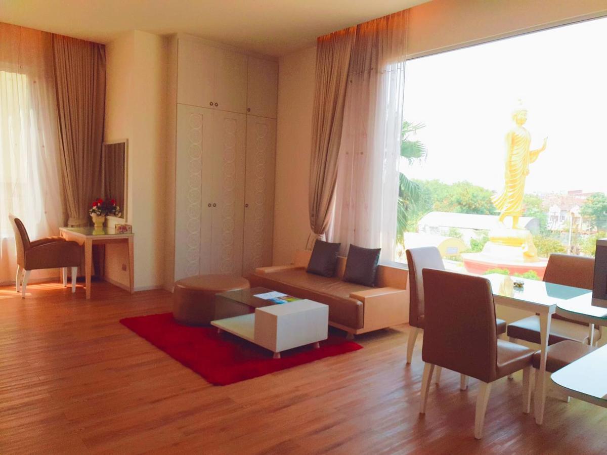 The Beverly Hills Hotel Nakhonratchasima Eksteriør billede