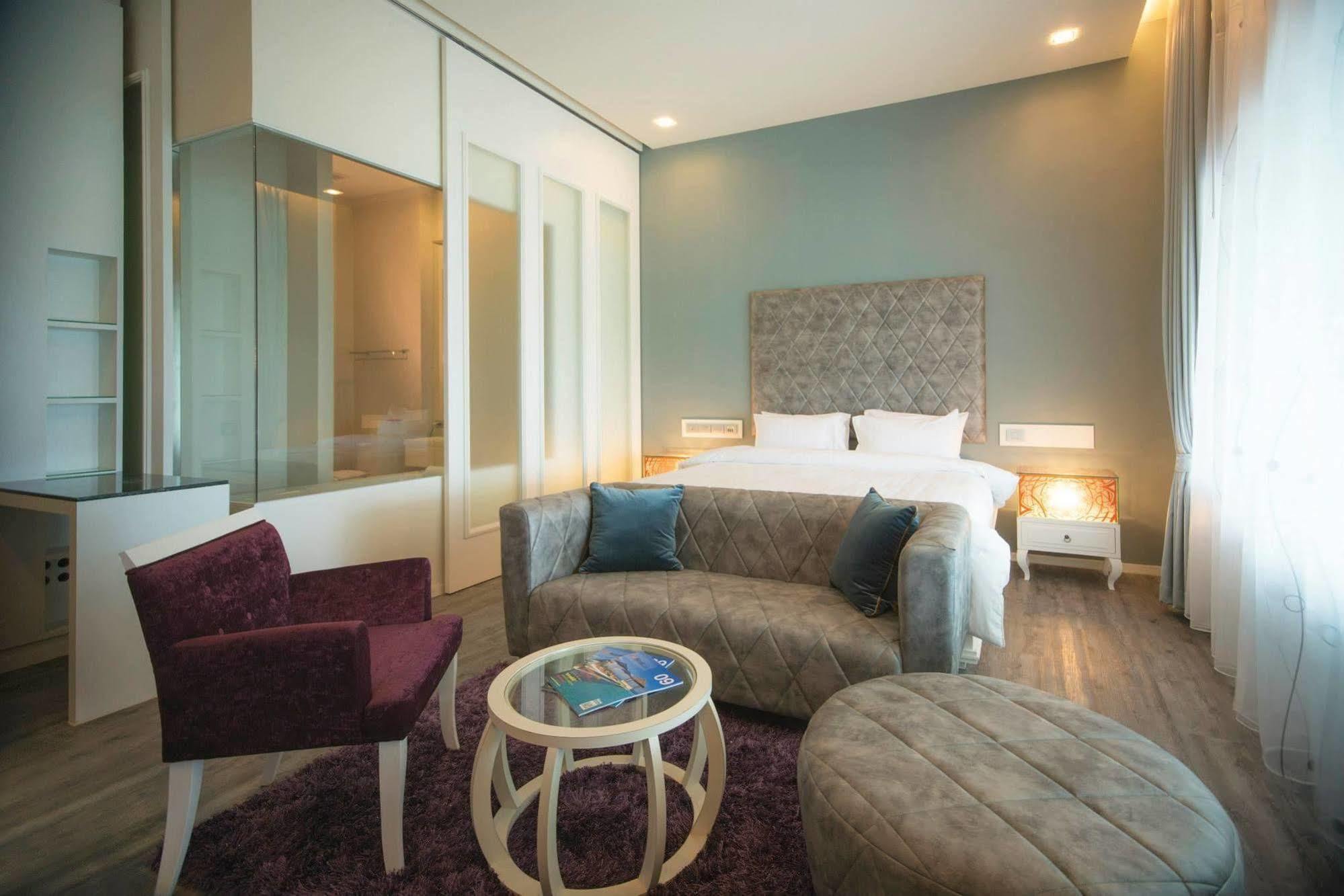 The Beverly Hills Hotel Nakhonratchasima Eksteriør billede