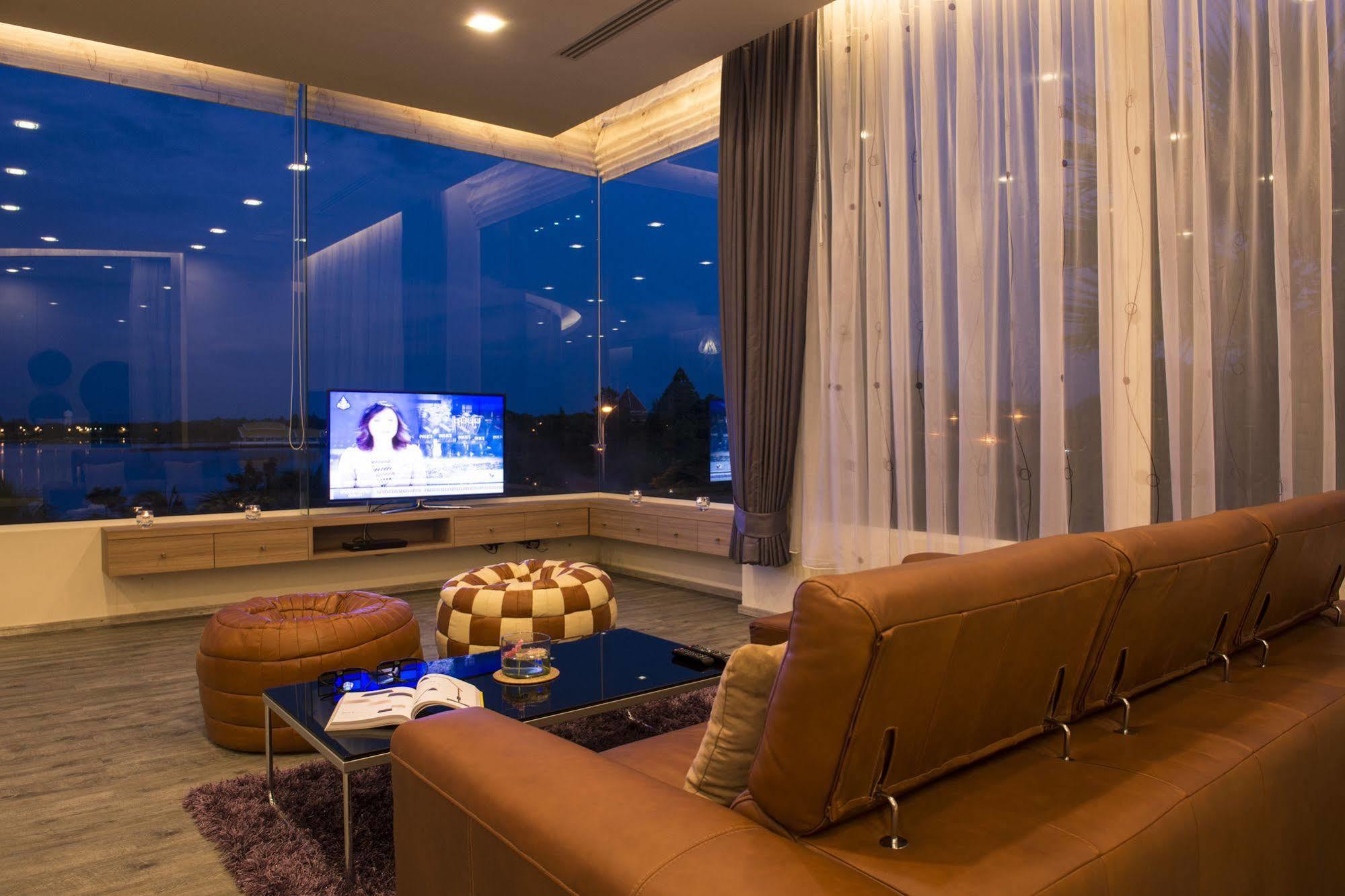 The Beverly Hills Hotel Nakhonratchasima Eksteriør billede