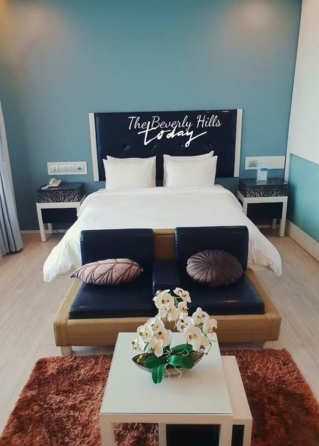 The Beverly Hills Hotel Nakhonratchasima Eksteriør billede