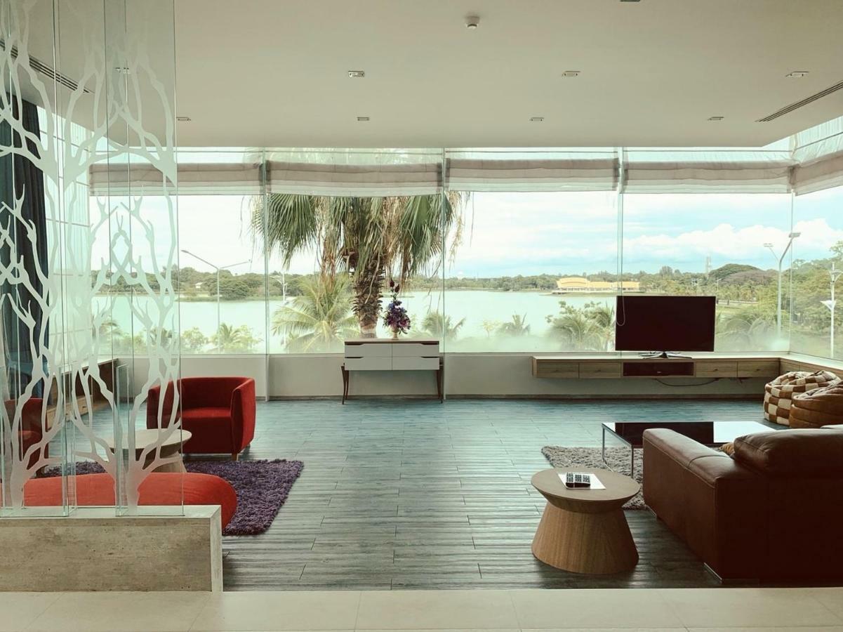 The Beverly Hills Hotel Nakhonratchasima Eksteriør billede